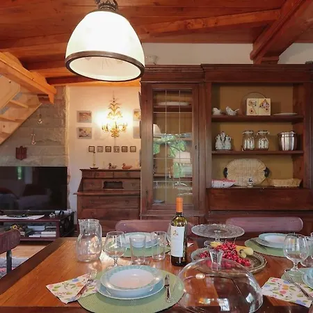 La Barca Nel Frutteto Natura E Relax In Collina アパート *